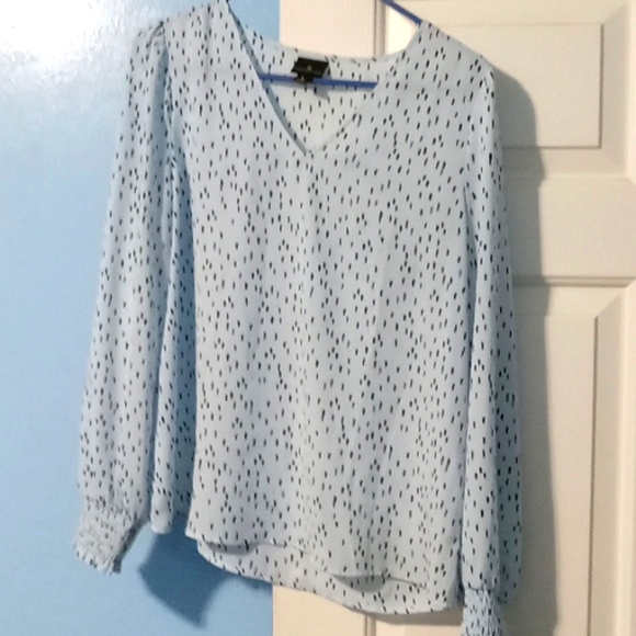 Ladies blouse - Picture 1 of 2